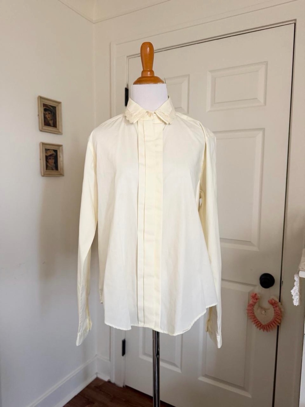 Vintage 1970s Retro Crochet Collar Button Up Shirt Blouse